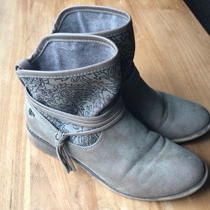 Roxy boots